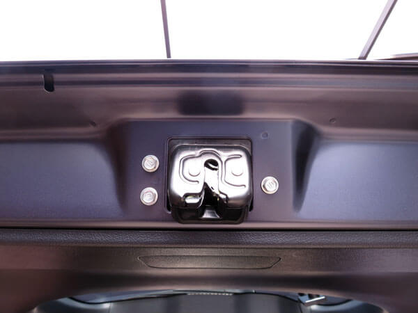 愛車トヨタノア80系にバックドアロックカバーを装着する！