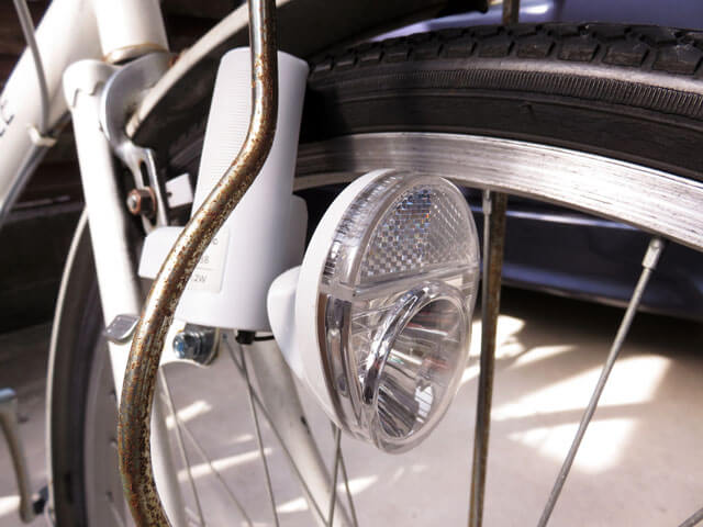 長女の自転車のヘッドライトをLED発電ランプのタイプに交換する！