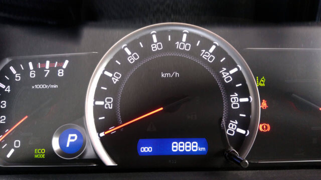 愛車トヨタノア80系の走行距離が8,888kmになりました！
