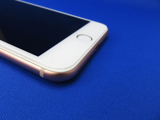 iPhone 8 PlusにNimaso全面液晶保護ガラスフィルムを貼る！
