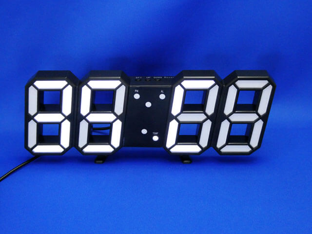AliExpressサイトで今流行風の3D LEDデジタル時計を購入する！