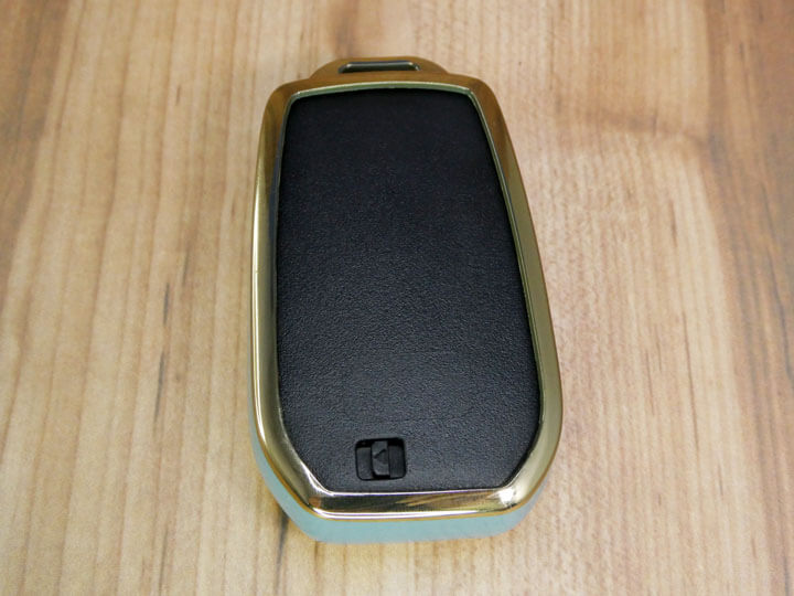 カローラクロスのキーで使うキーカバーを購入する