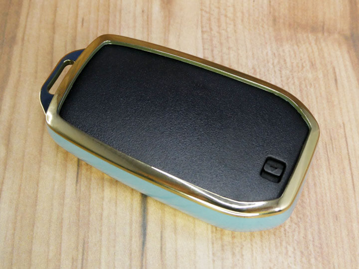 カローラクロスのキーで使うキーカバーを購入する