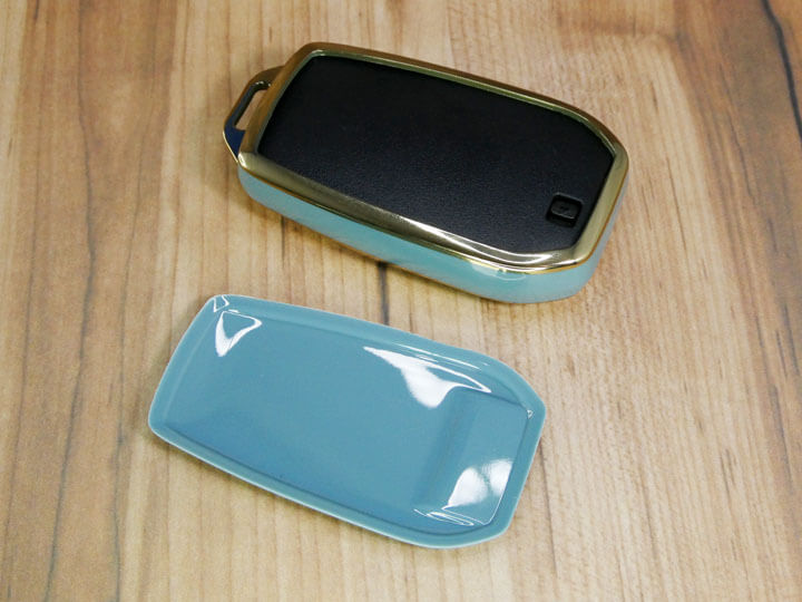 カローラクロスのキーで使うキーカバーを購入する