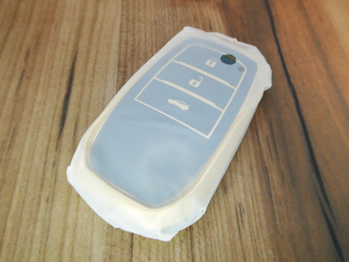 カローラクロスのキーで使うキーカバーを購入する