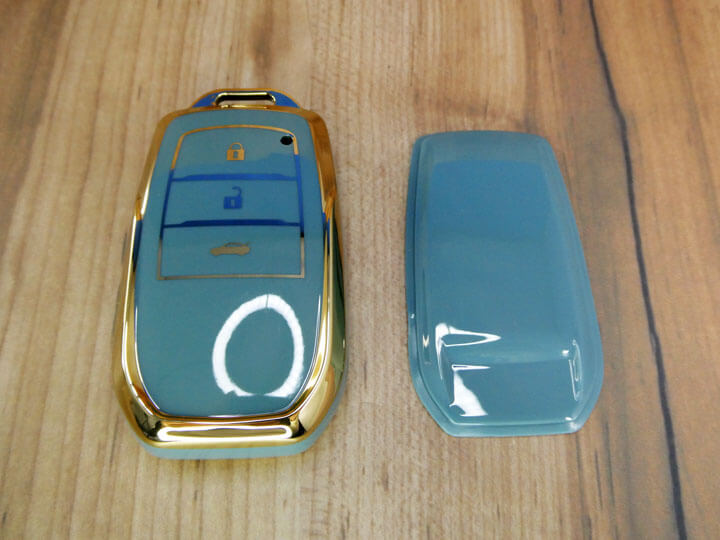 カローラクロスのキーで使うキーカバーを購入する