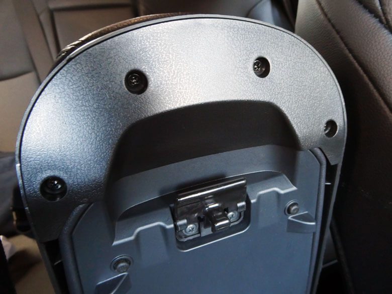 カローラクロスにサードパーティー製のアームレストを装着する