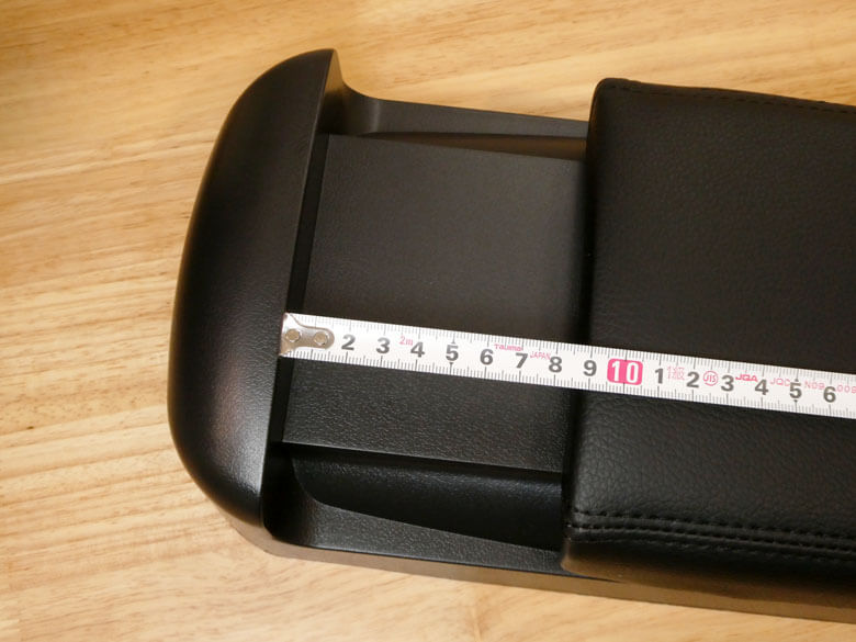 カローラクロスにサードパーティー製のアームレストを装着する