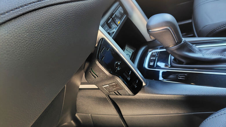 カローラクロスのセンターコンソールにUSBポートを増設する