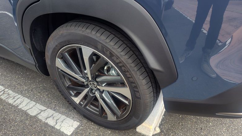 愛車カローラクロスの半年点検、リコール対応、タイヤ交換